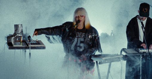 Erykah Badu and The Alchemist performing in a smoke-filled East London courtyard